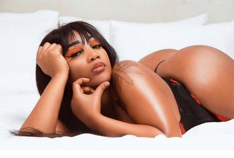 Image d'en-tête OnlyFans xomonica