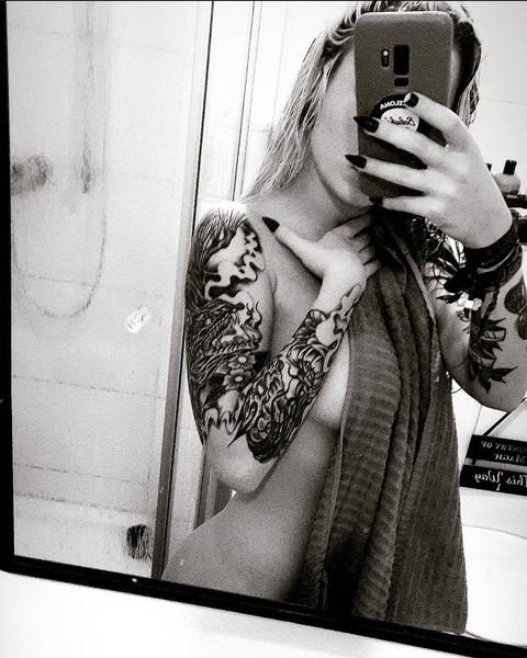 Image d'en-tête OnlyFans yearwalkatmidnight