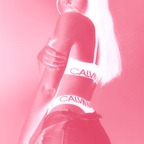 OnlyFansのプロフィール写真yellowycougar